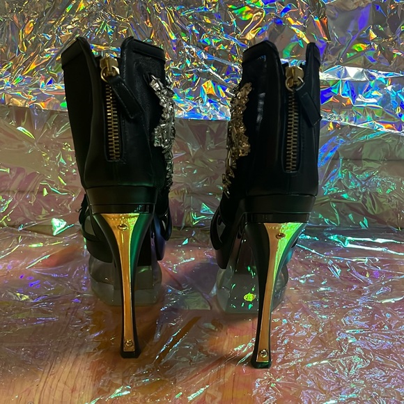 ‼️AUTHENTIC ‼️NWT‼️VERSACE Starfish Mesh Cut Out Booties Size 7 Black Platform - Picture 11 of 14